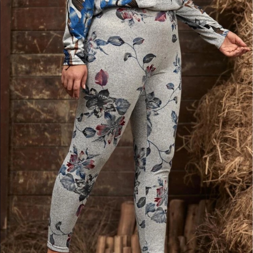 PLUS SIZE EMERY ROSE FLORAL 🌺 PRINT CROP LEGGINGS - Picture 4 of 6